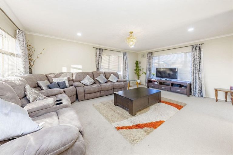 Photo of property in 12 Ironstone Place, Randwick Park, Auckland, 2105