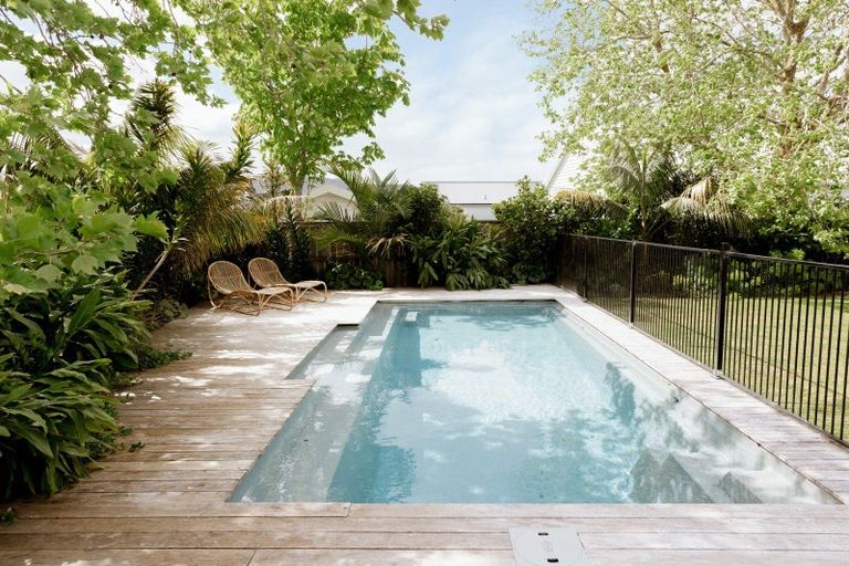 Photo of property in 16 Shearwater Lane, Point Wells, 0986