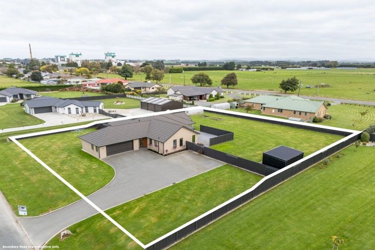 Photo of property in 12 Tui Place, Edendale, Wyndham, 9893