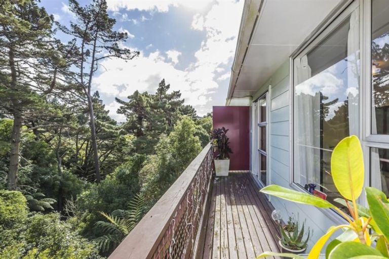 Photo of property in 9 Cyril Way, Paparangi, Wellington, 6037