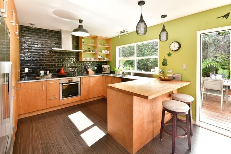 Photo of property in 17 Waldorf Crescent, Orewa, 0931