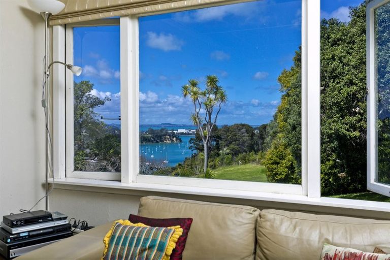 Photo of property in 1 Buckleys Track, Paremoremo, Auckland, 0632