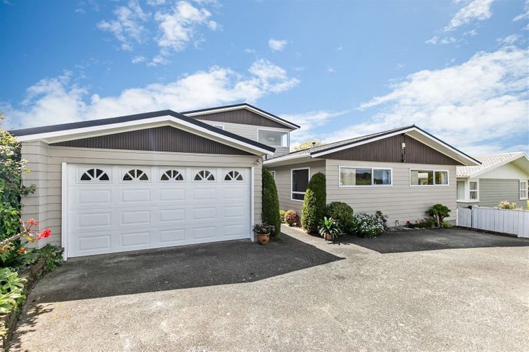 Photo of property in 33 Agincourt Street, Glenfield, Auckland, 0629