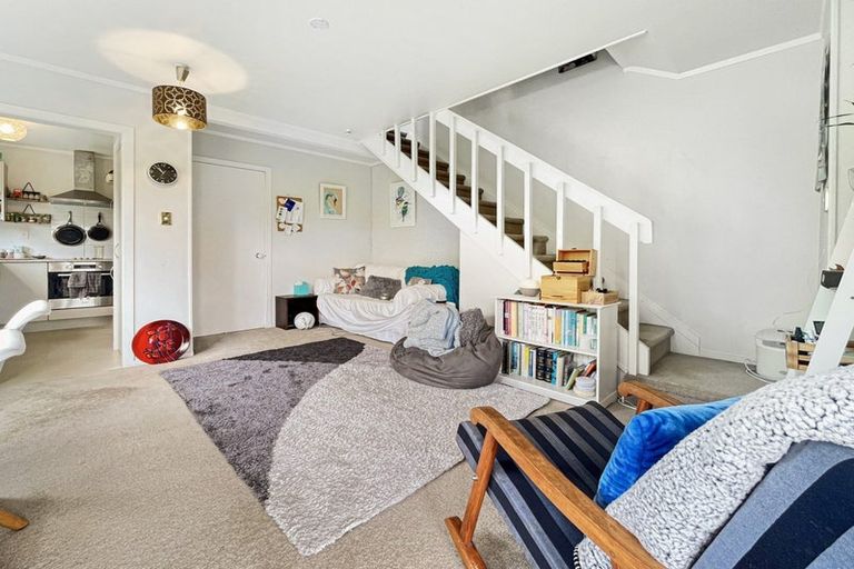 Photo of property in 1/15 Titiwai Place, Birkenhead, Auckland, 0626