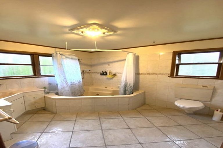 Photo of property in 3 Cecil Road, Tawa, Wellington, 5028