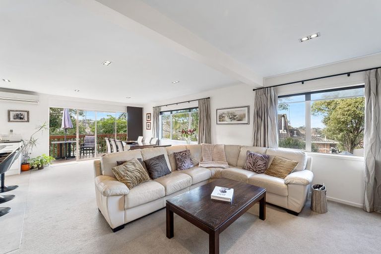 Photo of property in 19 Robin Lane, Browns Bay, Auckland, 0630