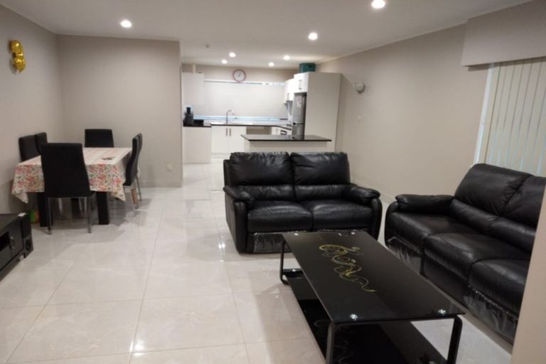 Photo of property in 3/54 Great South Road, Manurewa, Auckland, 2102