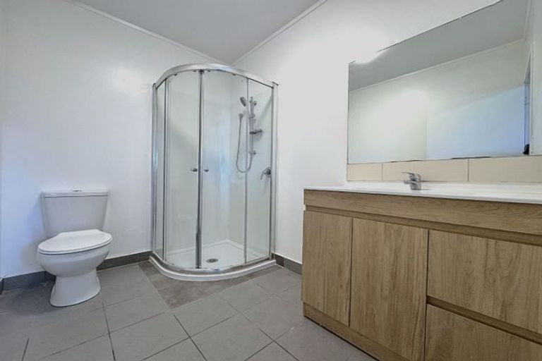 Photo of property in 20 Tawhana Crescent, Red Beach, 0932