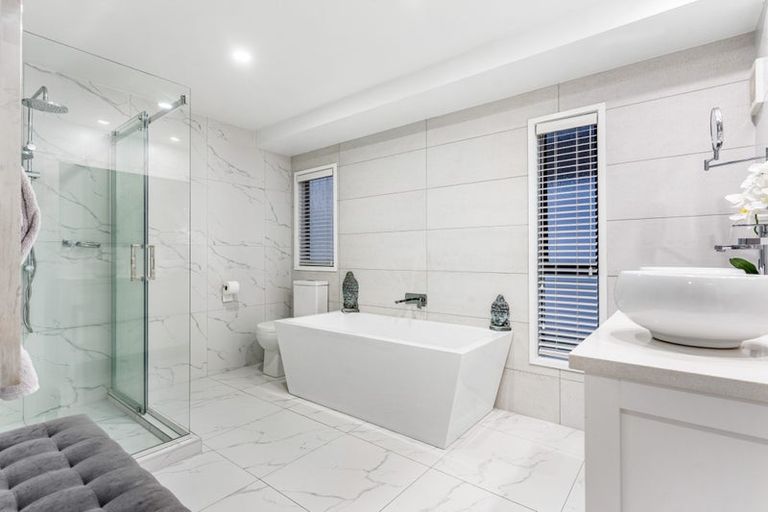 Photo of property in 2/33 Parr Terrace, Castor Bay, Auckland, 0620