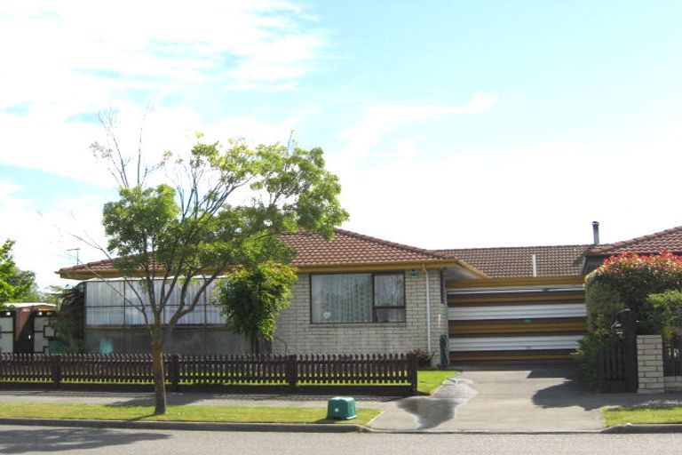 Photo of property in 1/71 Royal Park Drive, Parklands, Christchurch, 8083