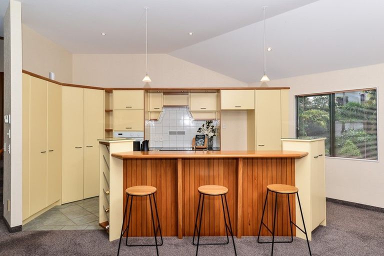 Photo of property in 2 Minchin Crescent, St Andrews, Hamilton, 3200