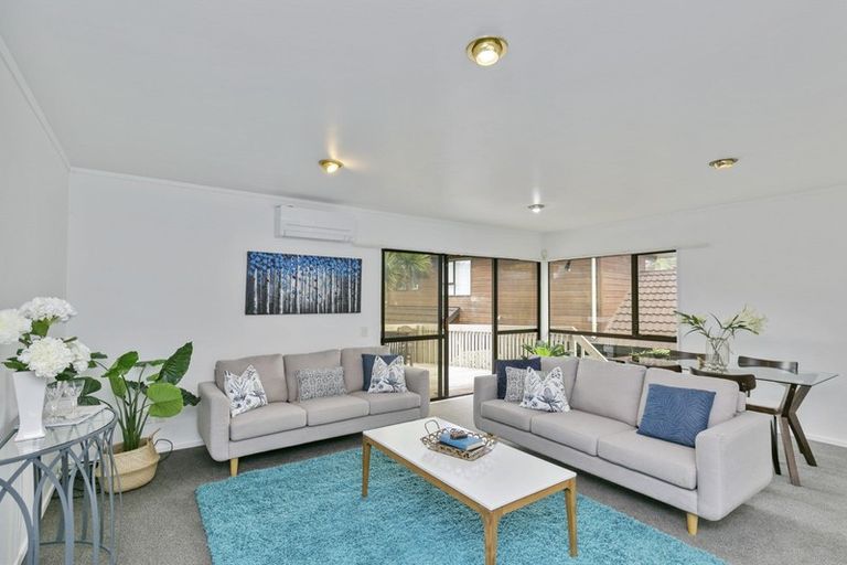 Photo of property in 11 Ellwood Place, Churton Park, Wellington, 6037