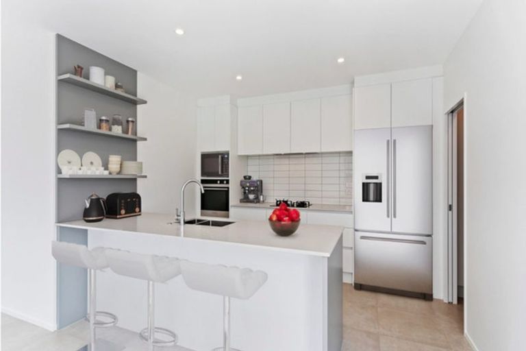 Photo of property in 32 Port Way, Rosehill, Papakura, 2113