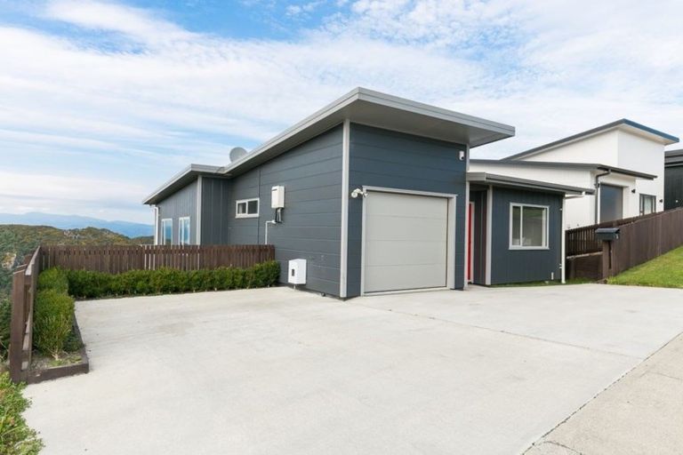 Photo of property in 36 Epic Way, Newlands, Wellington, 6037