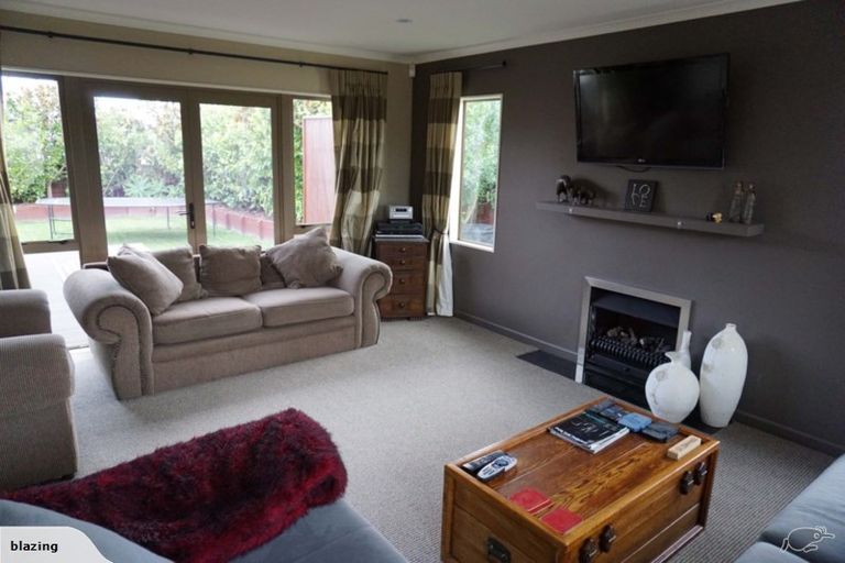 Photo of property in 15 Johnstone Drive, Fitzherbert, Palmerston North, 4410