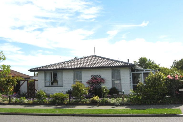 Photo of property in 1/73 Royal Park Drive, Parklands, Christchurch, 8083