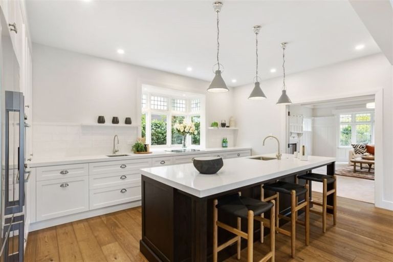 Photo of property in 32 Hawkesbury Avenue, St Albans, Christchurch, 8014