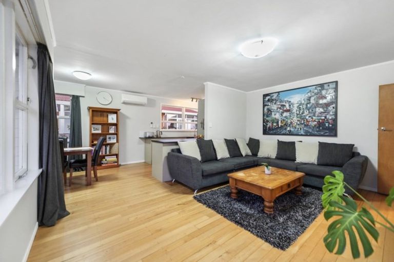 Photo of property in 18 Braid Road, St Andrews, Hamilton, 3200