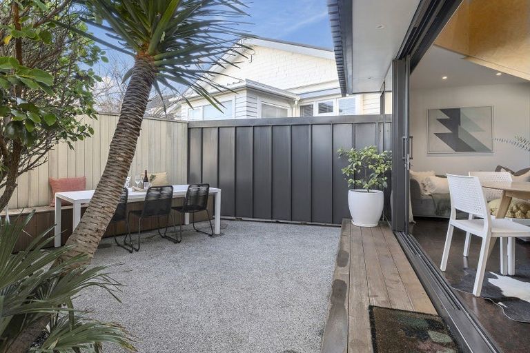 Photo of property in 17a Fife Lane, Miramar, Wellington, 6022