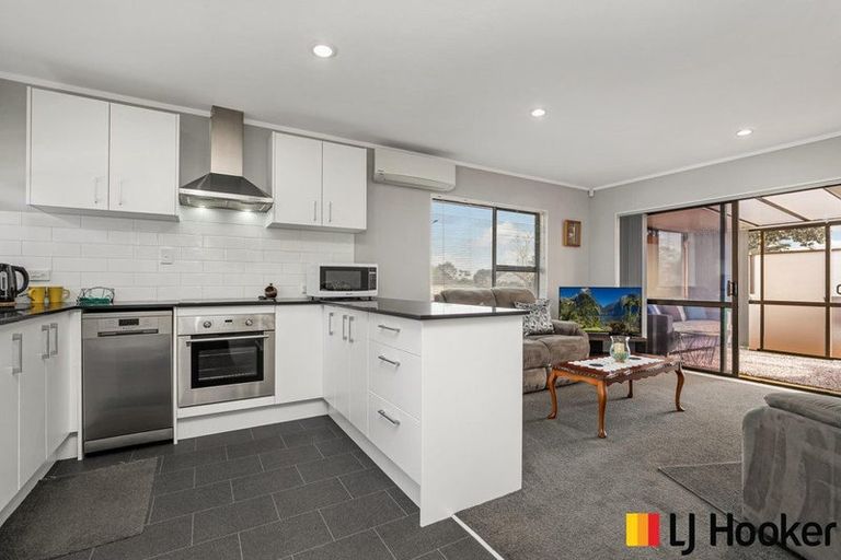 Photo of property in 1/3 Seaward Place, Wattle Downs, Auckland, 2103
