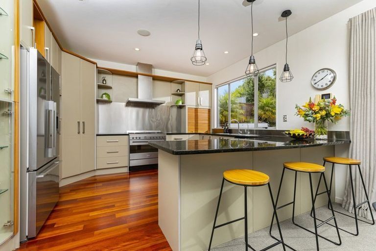 Photo of property in 23 George Deane Place, Greenhithe, Auckland, 0632