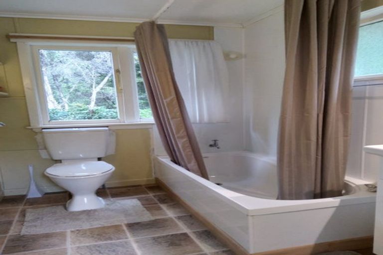 Photo of property in 64 Paparoa Station Road, Paparoa, 0571