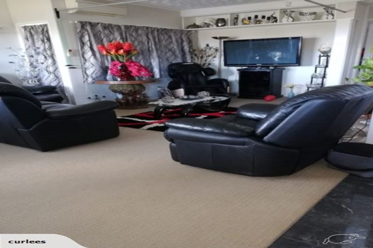 Photo of property in 42 Lynbrooke Avenue, Blockhouse Bay, Auckland, 0600