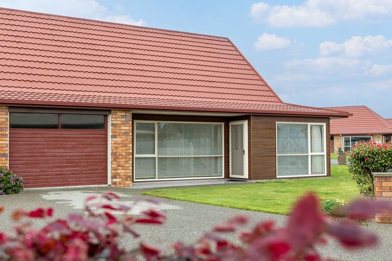 Photo of property in Rangeview Villas, 24/9 Fuller Close, Levin, 5510