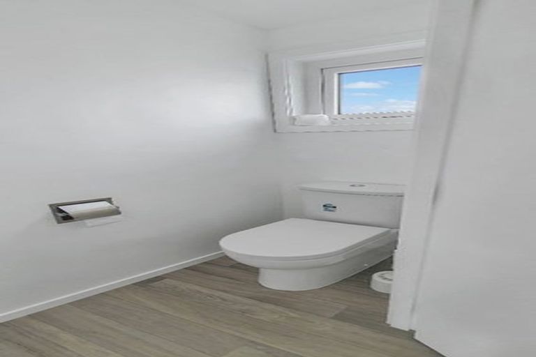 Photo of property in 4/176 Henderson Valley Road, Henderson, Auckland, 0612