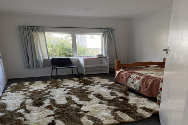 Photo of property in 1/132 Archers Road, Glenfield, Auckland, 0629