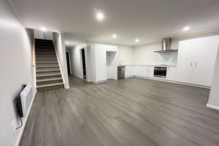 Photo of property in 72 Papatupu Way, Kumeu, 0810