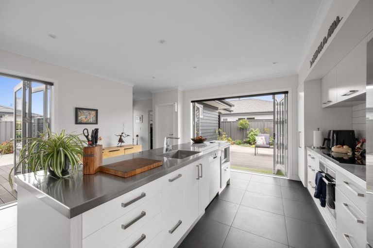 Photo of property in 8 Rakaia Way, Poraiti, Napier, 4112