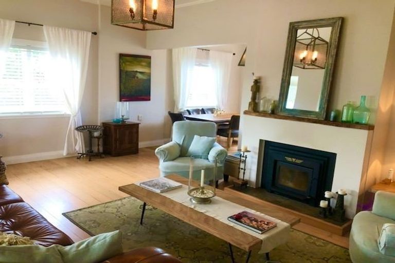 Photo of property in 11 Ocean View Road, Milford, Auckland, 0620