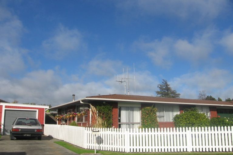 Photo of property in 26 Westmere Place, Takaro, Palmerston North, 4412