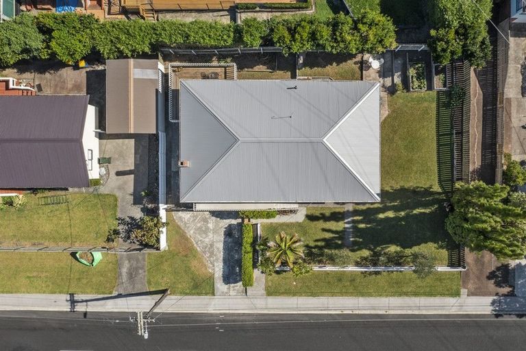 Photo of property in 17 Lyndhurst Road, Te Atatu South, Auckland, 0610