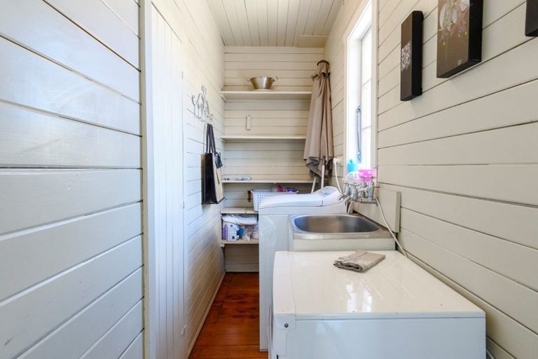 Photo of property in 379a Devonport Road, Tauranga South, Tauranga, 3112