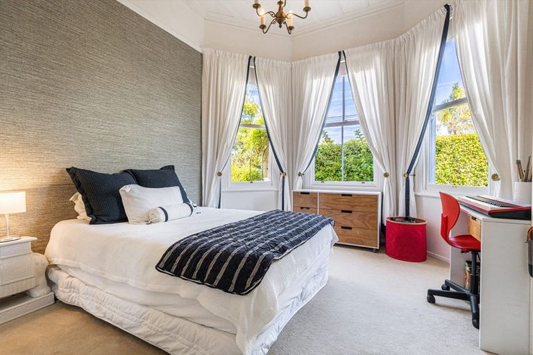 Photo of property in 71 Vauxhall Road, Devonport, Auckland, 0624