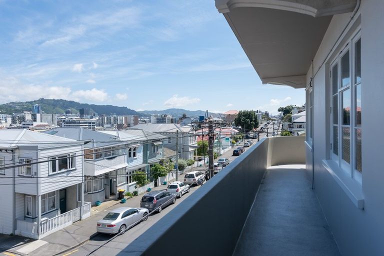 Photo of property in Ionian Flats, 123-125 Brougham Street, Mount Victoria, Wellington, 6011