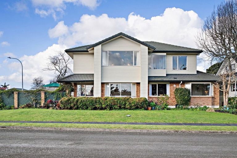 Photo of property in 11 Charles Miller Court, Clarks Beach, 2122