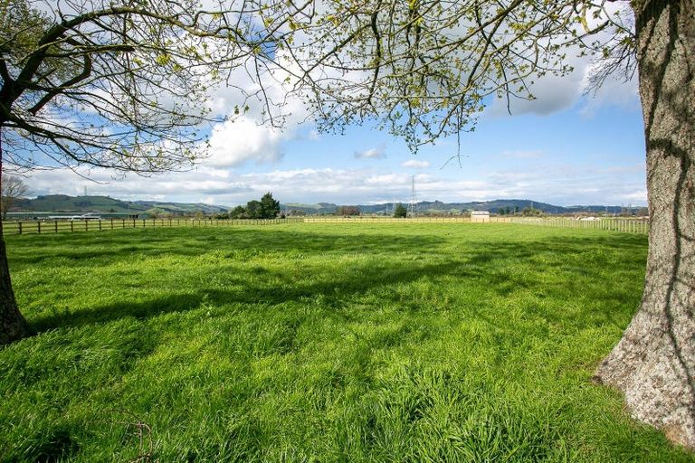 Photo of property in 374 Victoria Road, Pukemoremore, 3493