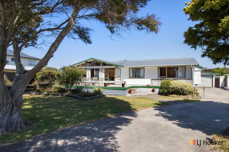 Photo of property in 28 Snell Crescent, Waihi Beach, 3611