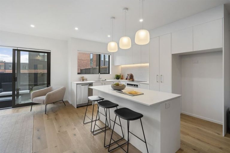 Photo of property in 53b Eversleigh Road, Belmont, Auckland, 0622