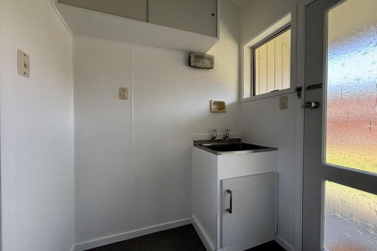 Photo of property in 45 Seaview Road, Marfell, New Plymouth, 4310