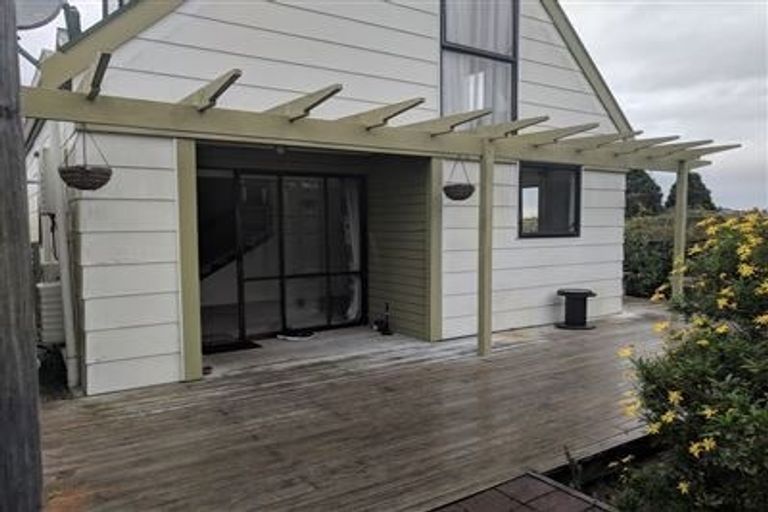 Photo of property in 2/30 Glen Vista Place, Bayview, Auckland, 0629