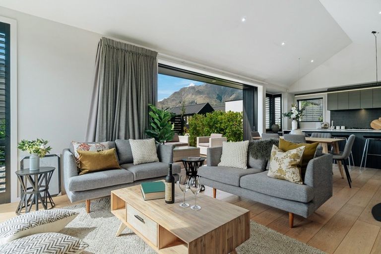 Photo of property in 8 Kokako Lane, Jacks Point, Queenstown, 9371