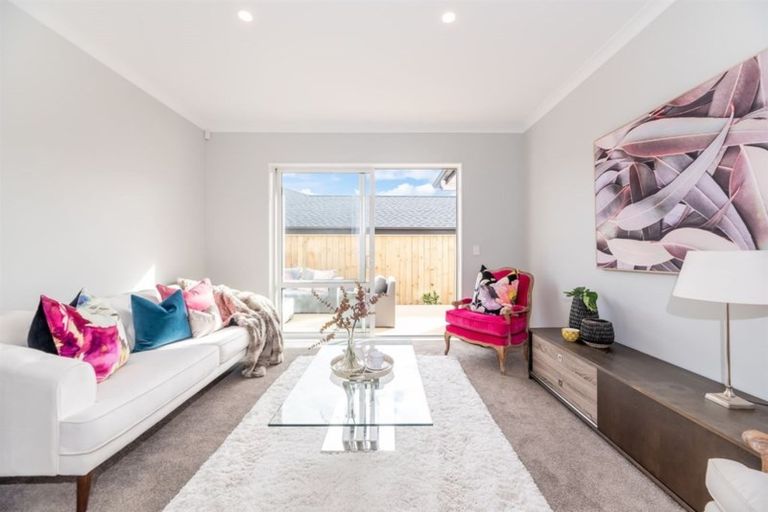 Photo of property in 17 Boocock Crescent, Orewa, 0931