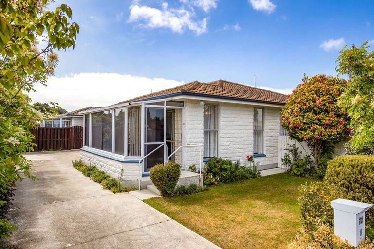 Photo of property in 1/72 Royal Park Drive, Parklands, Christchurch, 8083