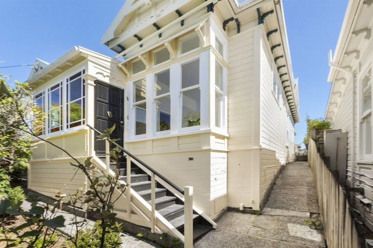 Photo of property in 154 Kelburn Parade, Kelburn, Wellington, 6012