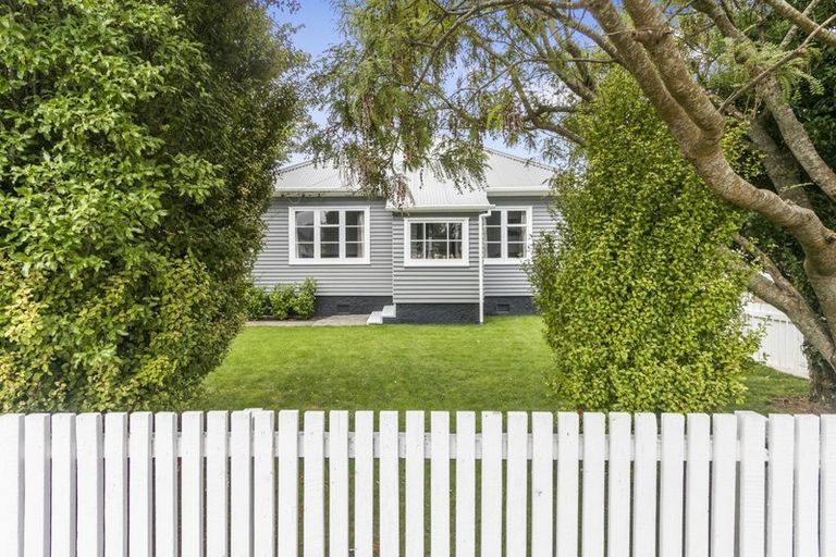 Photo of property in 10 Purser Grove, Fairfield, Lower Hutt, 5011