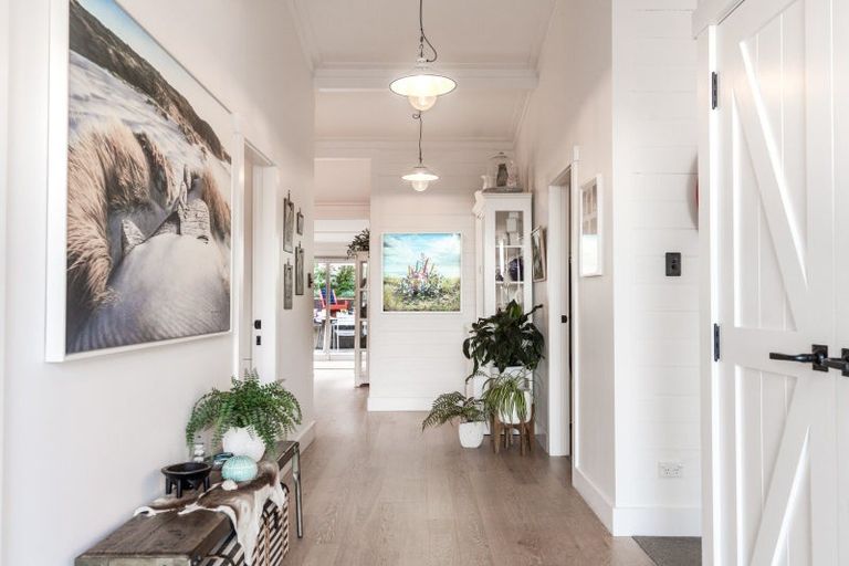 Photo of property in 84 The Esplanade, Houghton Bay, Wellington, 6023